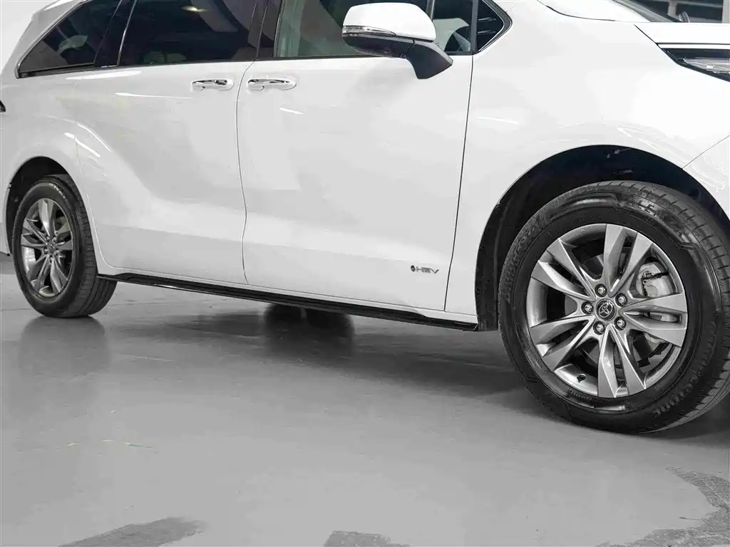 Toyota Sienna — миниатюра 14