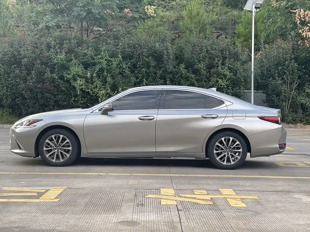 Lexus ES — миниатюра 8