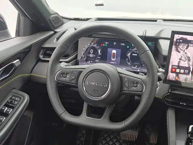 Lynk & Co 03 — миниатюра 7