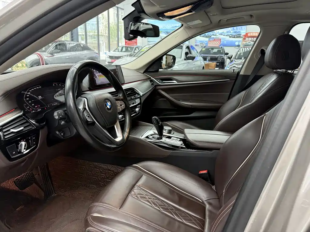 BMW 5 Series — миниатюра 7