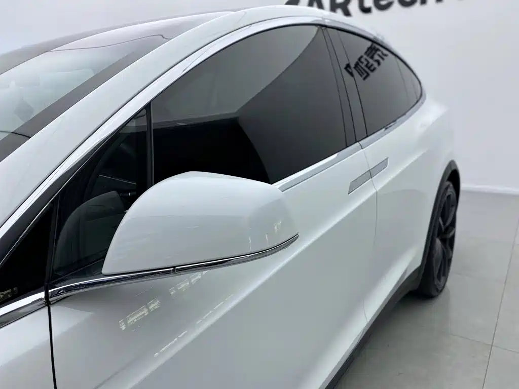 Tesla Model X — миниатюра 14
