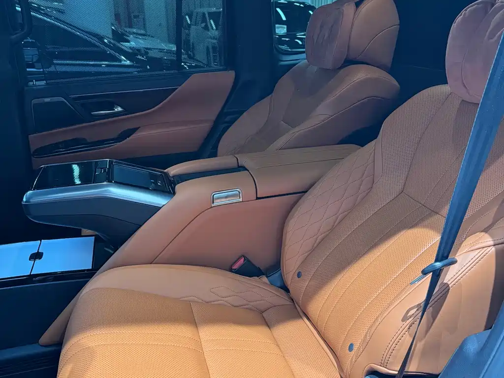 Lexus LX — миниатюра 16