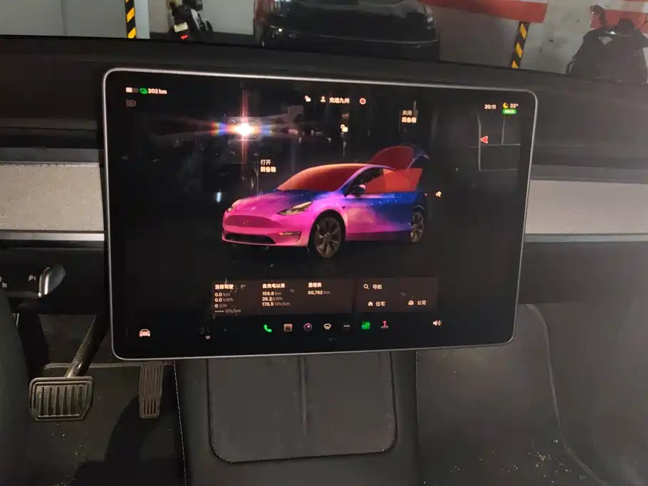 Tesla Model Y — миниатюра 13