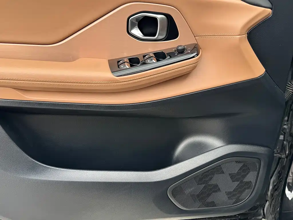 NIO ES8 — миниатюра 10
