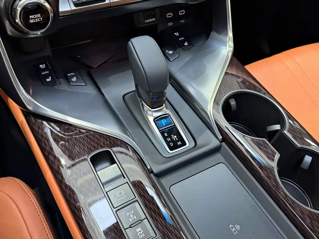 Lexus LX — миниатюра 10