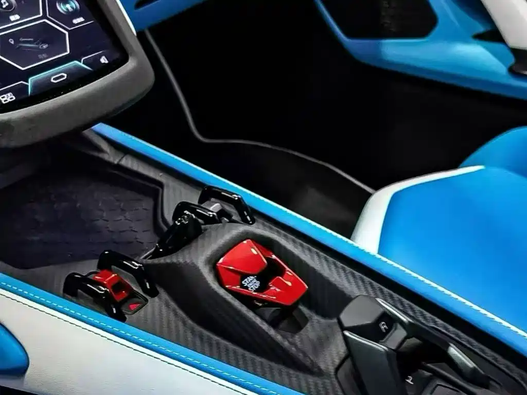 Lamborghini Revuelto — миниатюра 5