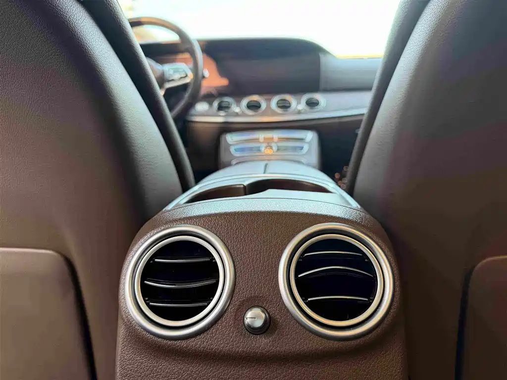 Mercedes-Benz E-Class — миниатюра 17