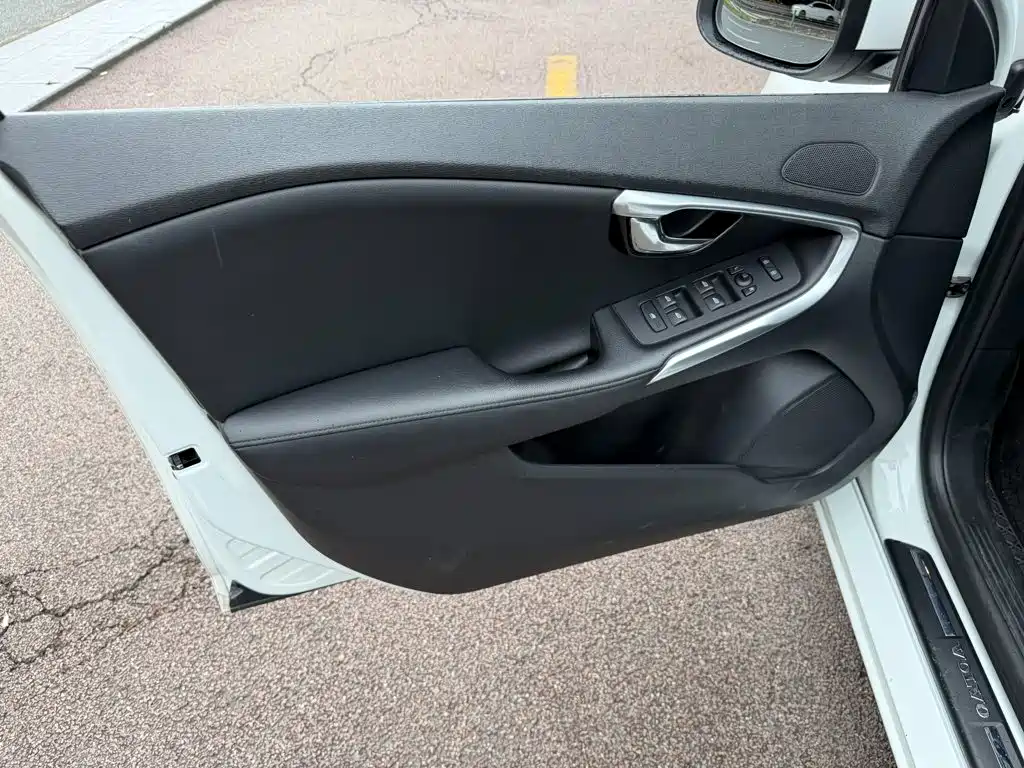 Volvo V40 — миниатюра 6