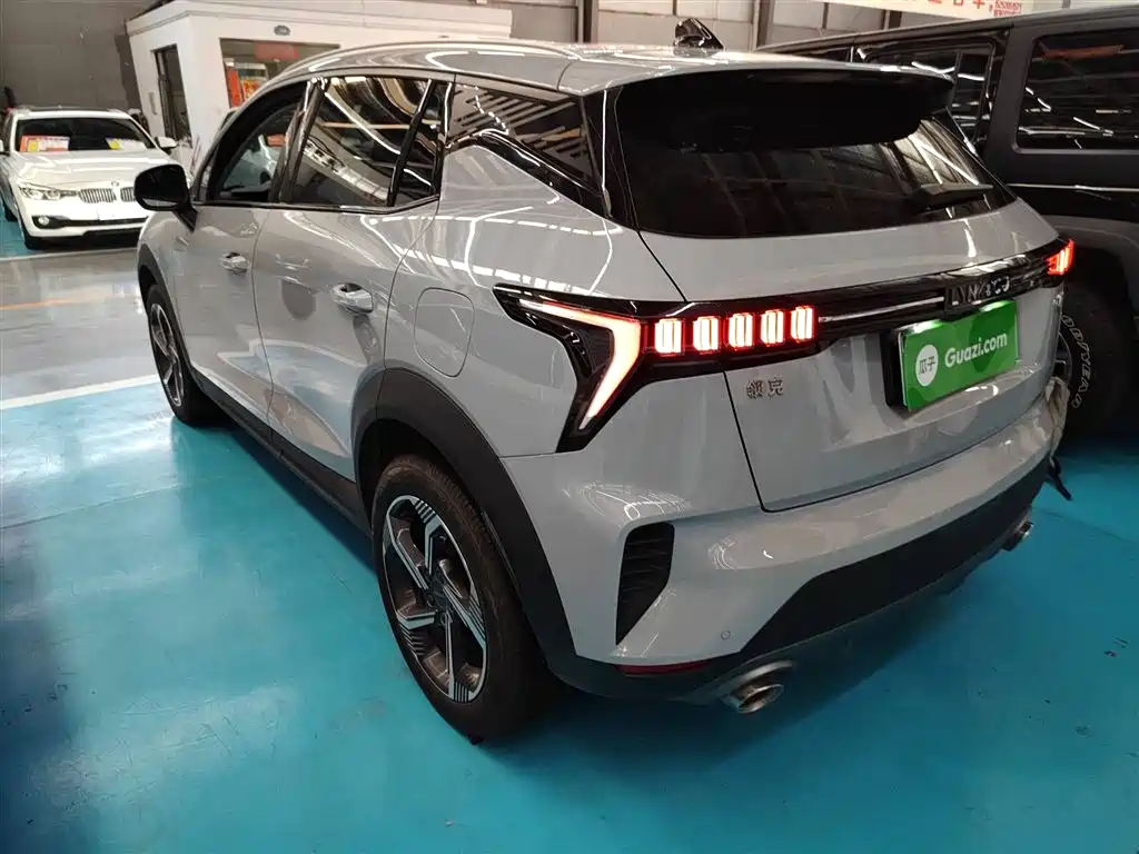 LYNK  & CO. 06 EM P
