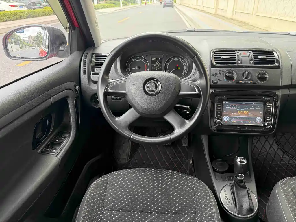 Skoda Fabia — миниатюра 9