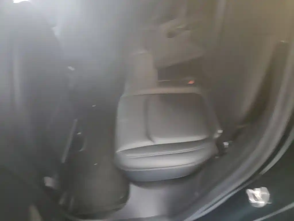 Tesla Model Y — миниатюра 17