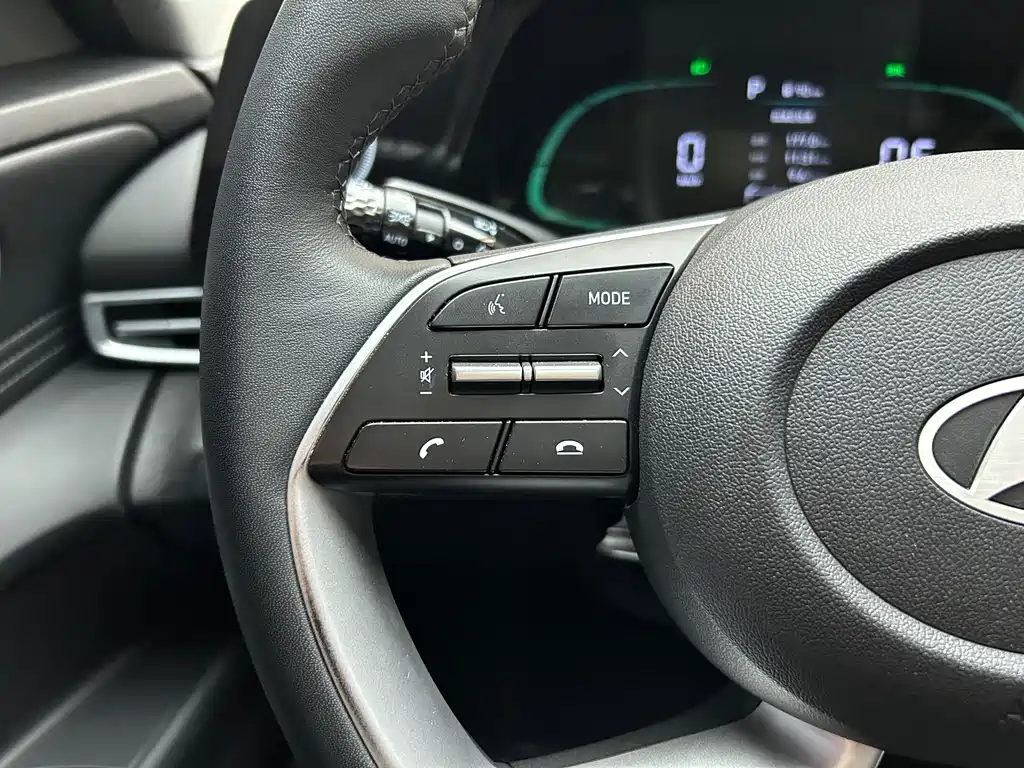 Hyundai Elantra — миниатюра 21