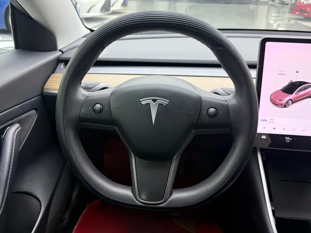 Tesla Model 3 — миниатюра 10