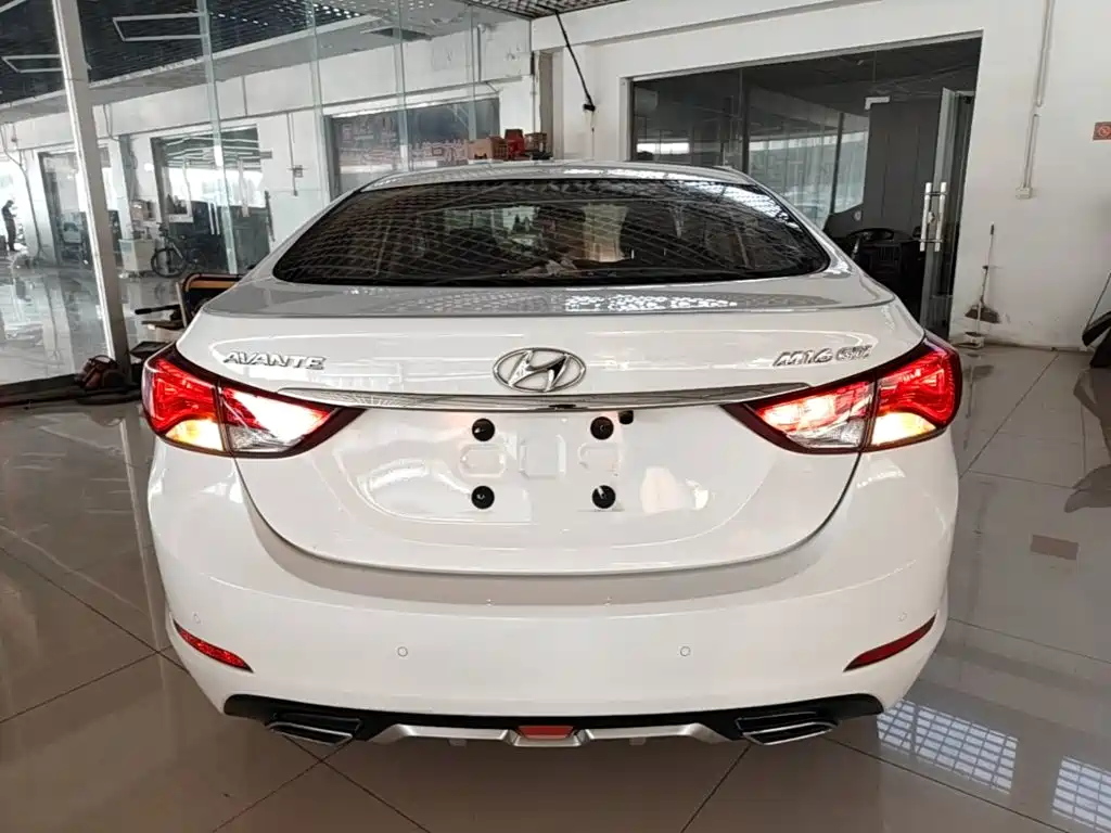 Hyundai Elantra Langdong — миниатюра 6