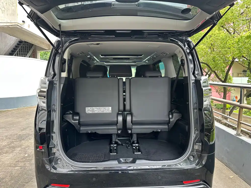 Toyota Vellfire — миниатюра 17