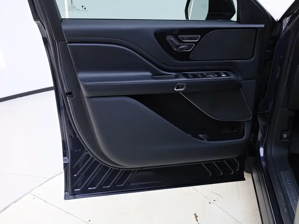 Lincoln Aviator 2023 3.0T V6 Premium мест