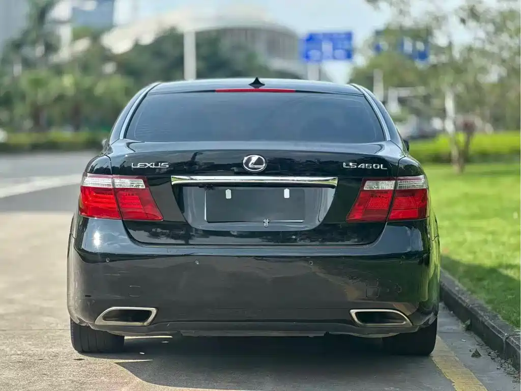 Lexus LS — миниатюра 8