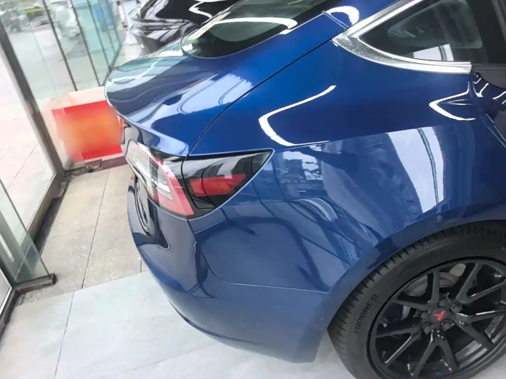 Tesla Model 3 — миниатюра 7