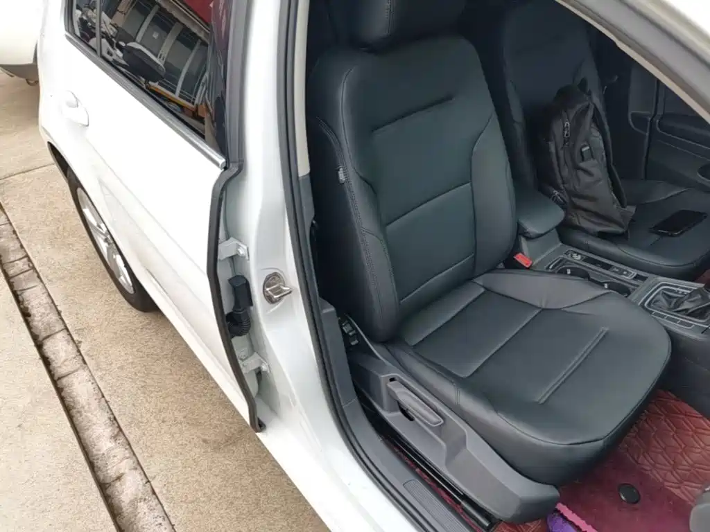 Volkswagen Golf — миниатюра 25