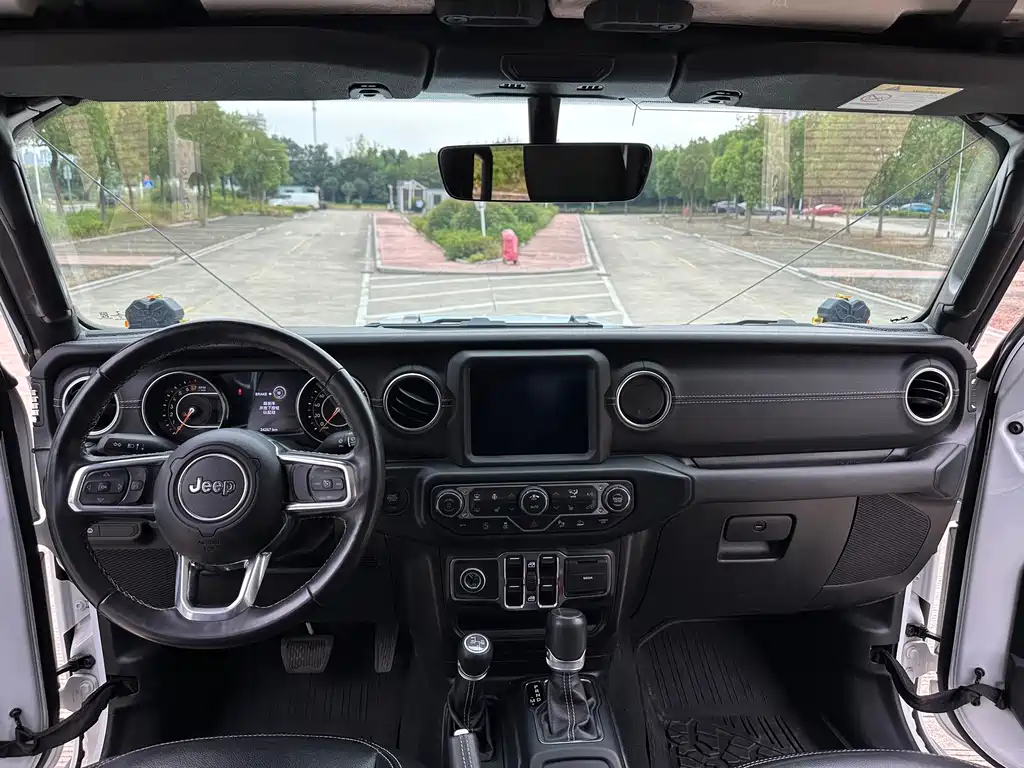 Jeep Gladiator — миниатюра 11