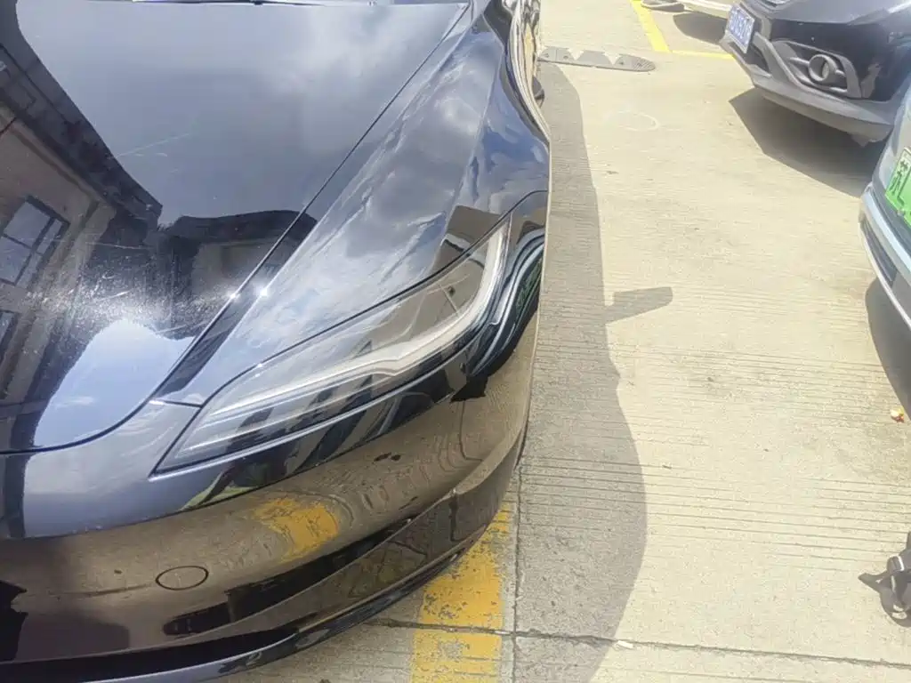 Tesla Model 3 — миниатюра 24