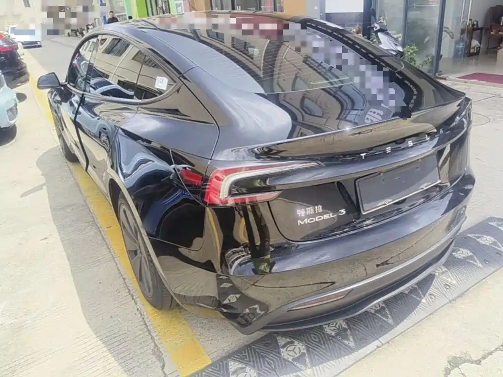 Tesla Model 3 — миниатюра 5