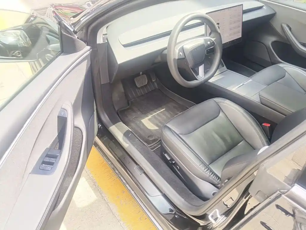 Tesla Model 3 — миниатюра 16
