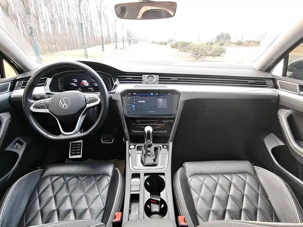 VOLKSWAGEN MAGOTAN GTE PLUG IN HYBRID