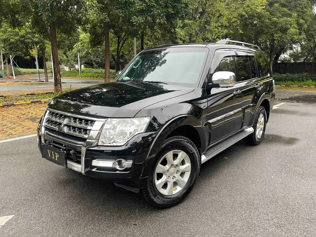 Mitsubishi Pajero (Import) 2015