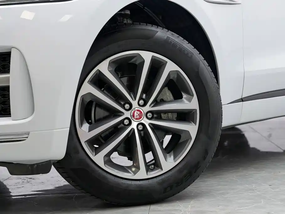 Jaguar F-PACE — миниатюра 3