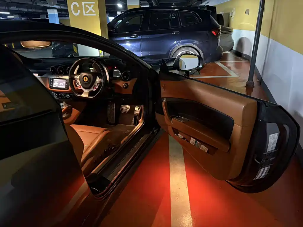 Ferrari FF — миниатюра 7