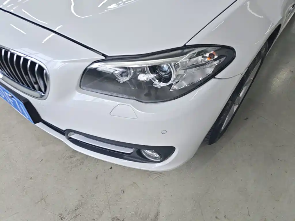 BMW 5 Series — миниатюра 24