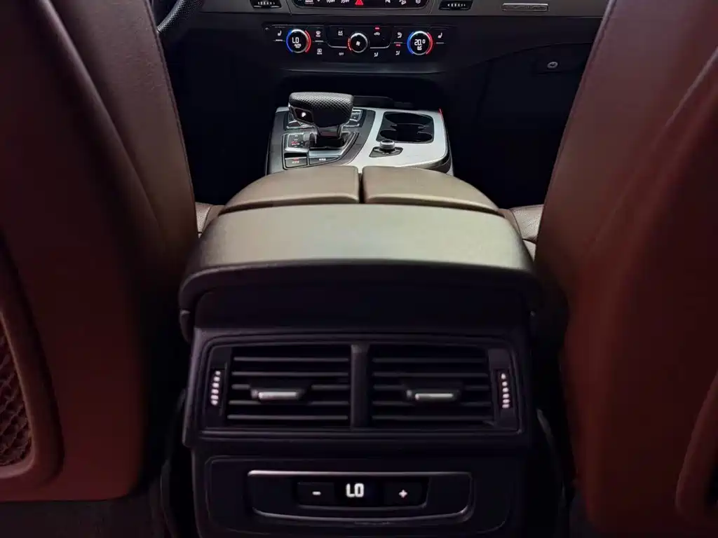 Audi Q7 — миниатюра 11