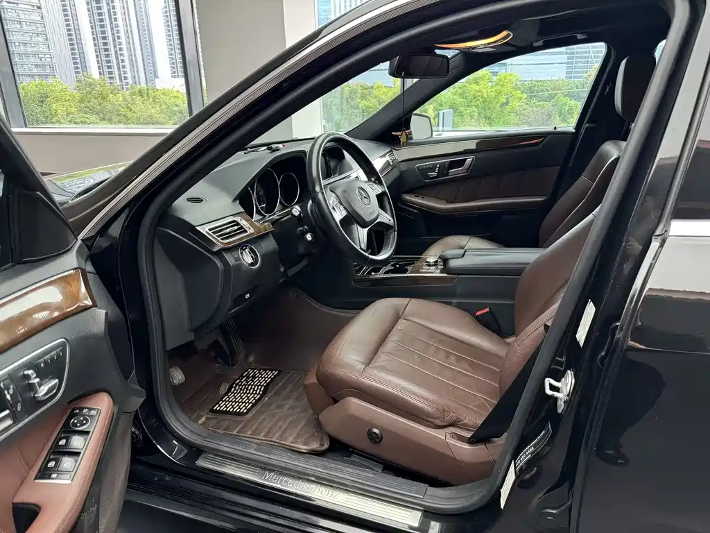 Mercedes-Benz E-Class — миниатюра 9