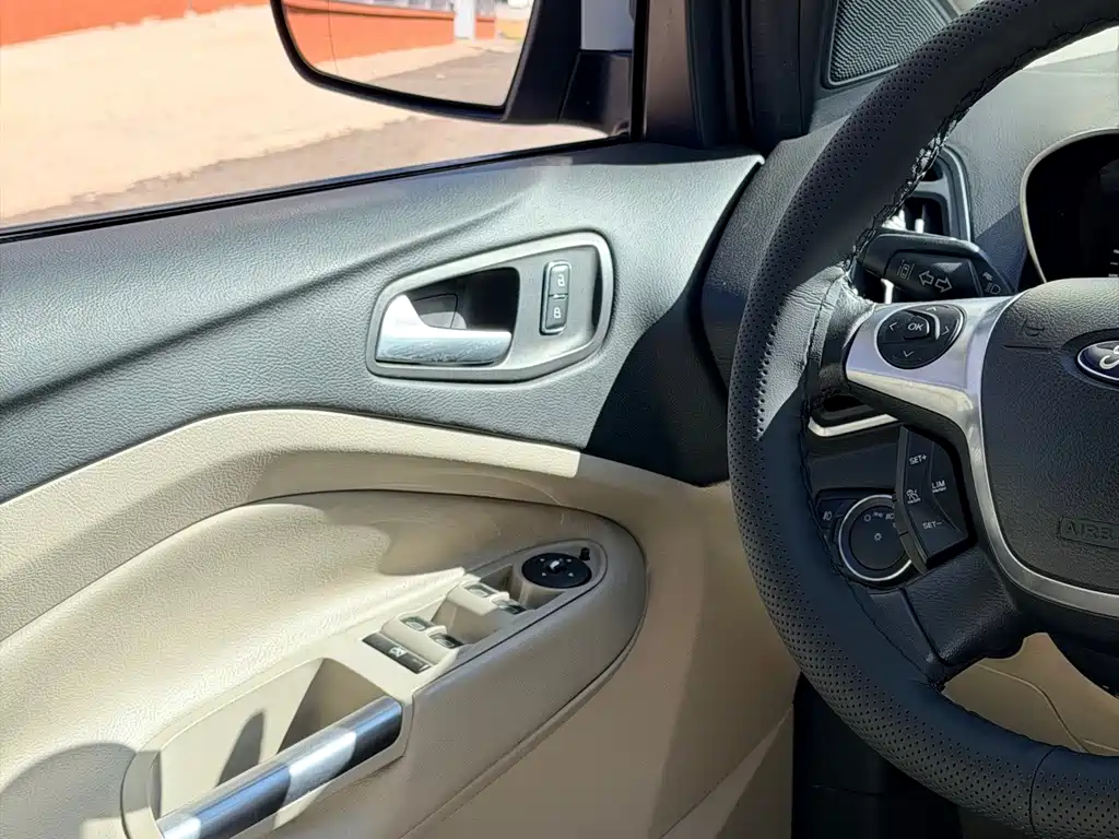 Ford Kuga — миниатюра 20