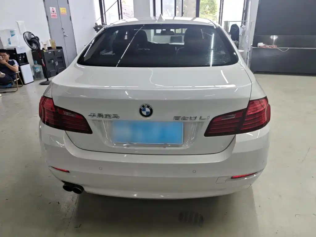 BMW 5 Series — миниатюра 6