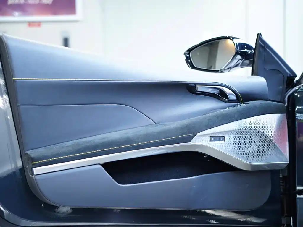 Lotus Emira — миниатюра 27