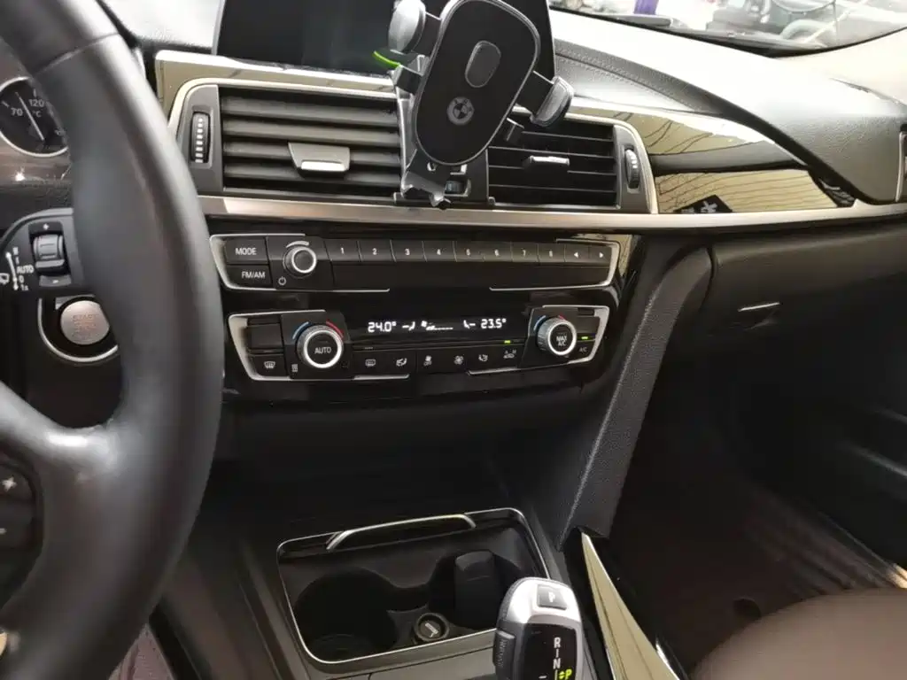 BMW 3 Series — миниатюра 13
