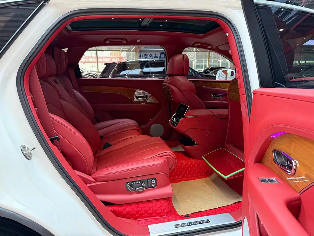 Bentley Bentayga — миниатюра 14