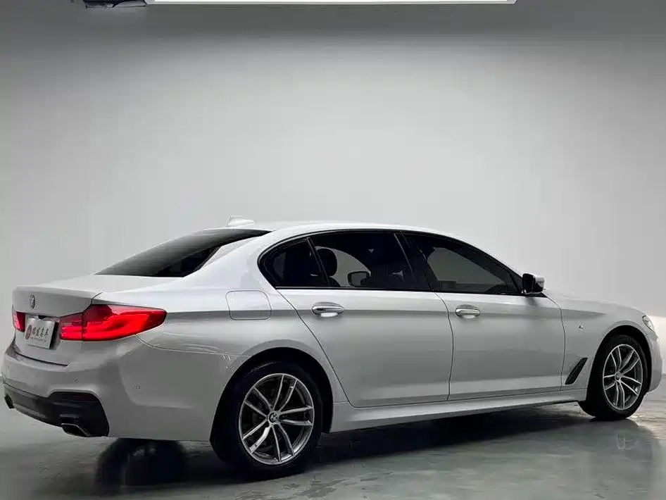 BMW 5 Series — миниатюра 19