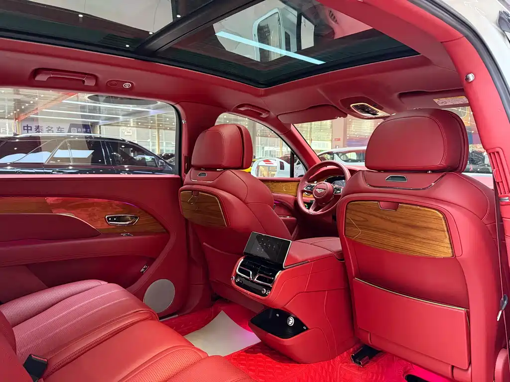 Bentley Bentayga — миниатюра 16