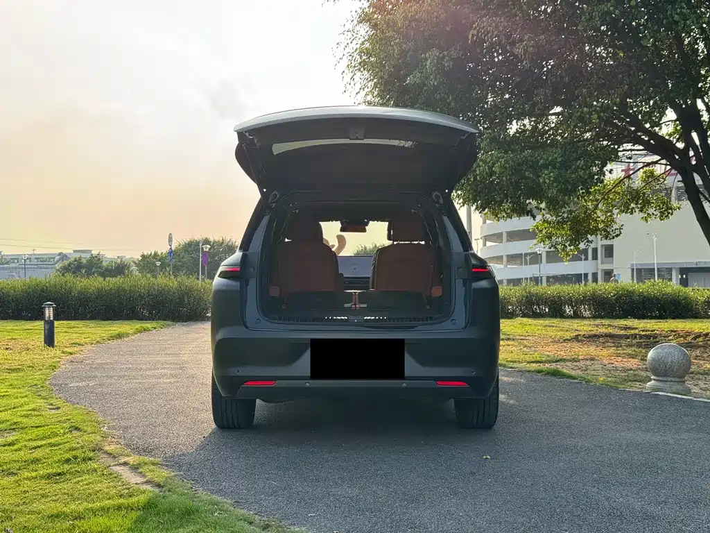 Li Auto L8 2023 Pro