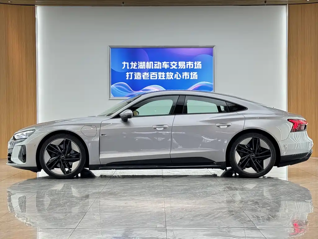 Audi e-tron GT — миниатюра 3