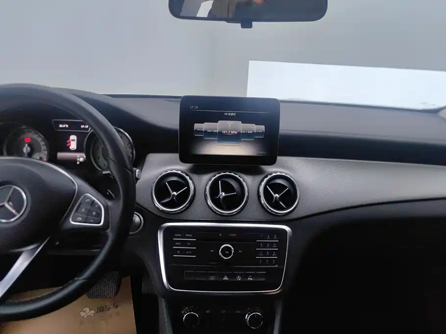 Mercedes-Benz GLA — миниатюра 13