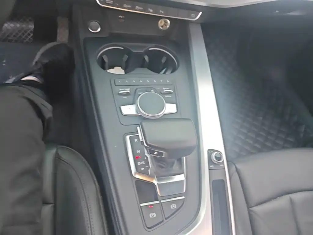 Audi A4L — миниатюра 14