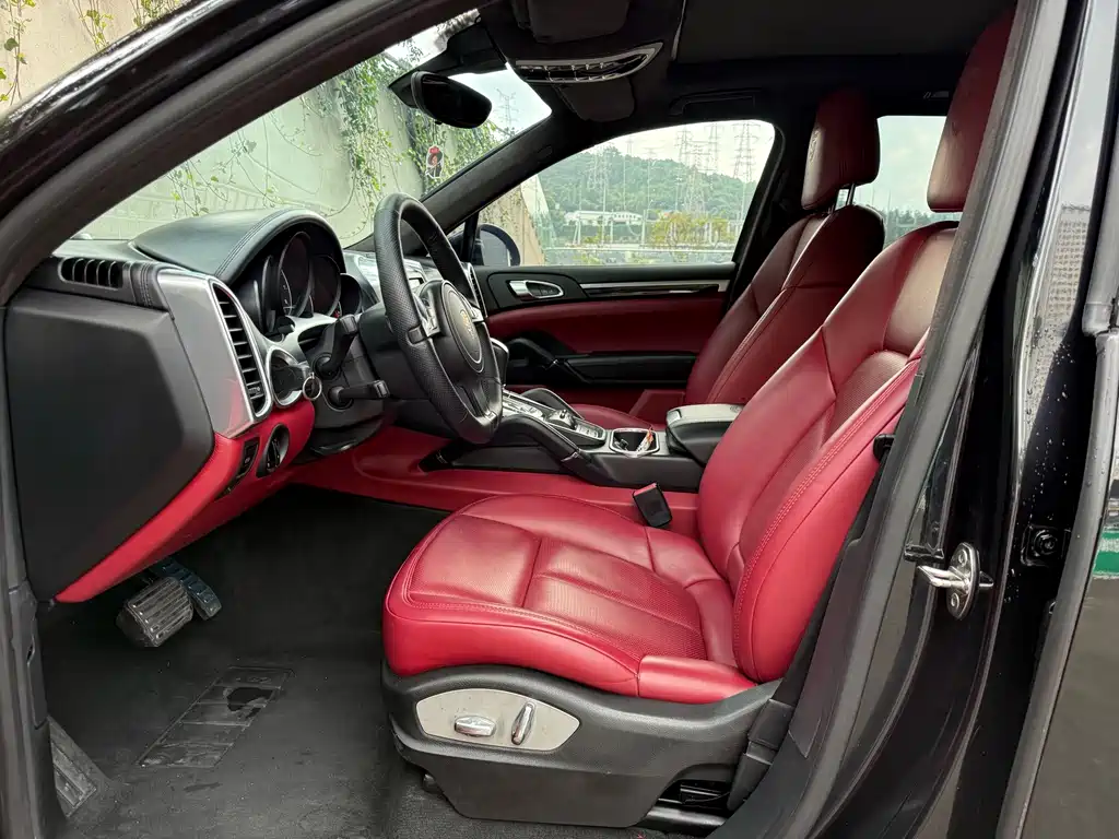 Porsche Cayenne — миниатюра 4