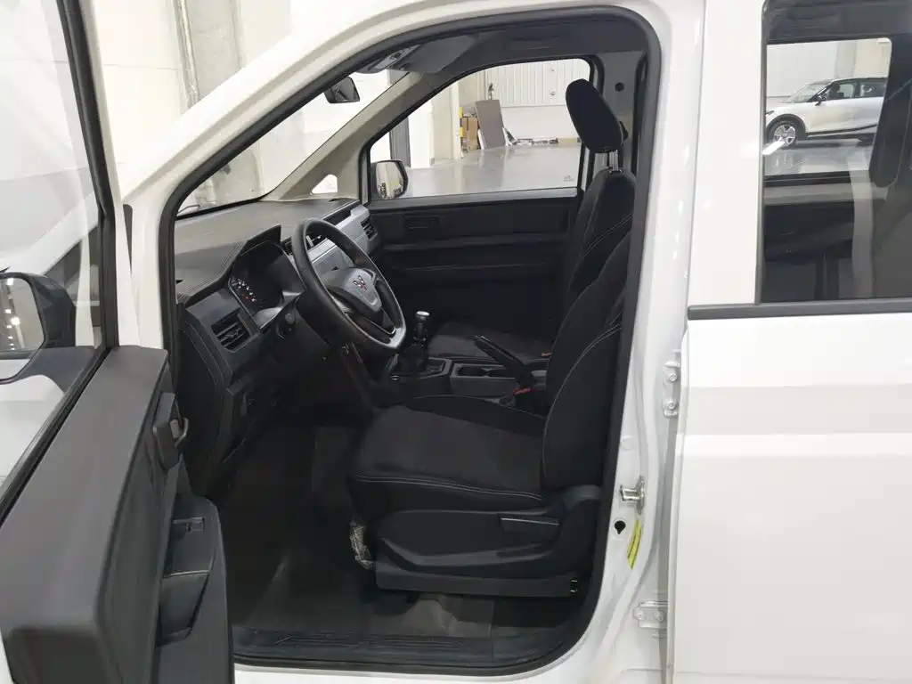 Wuling Hongguang PLUS — миниатюра 10