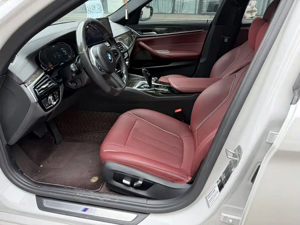 BMW 5 Series — миниатюра 9