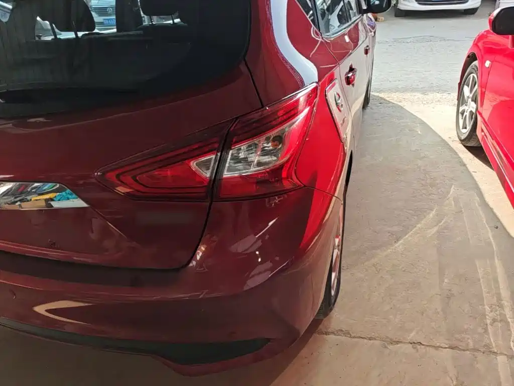 Nissan Tiida — миниатюра 8