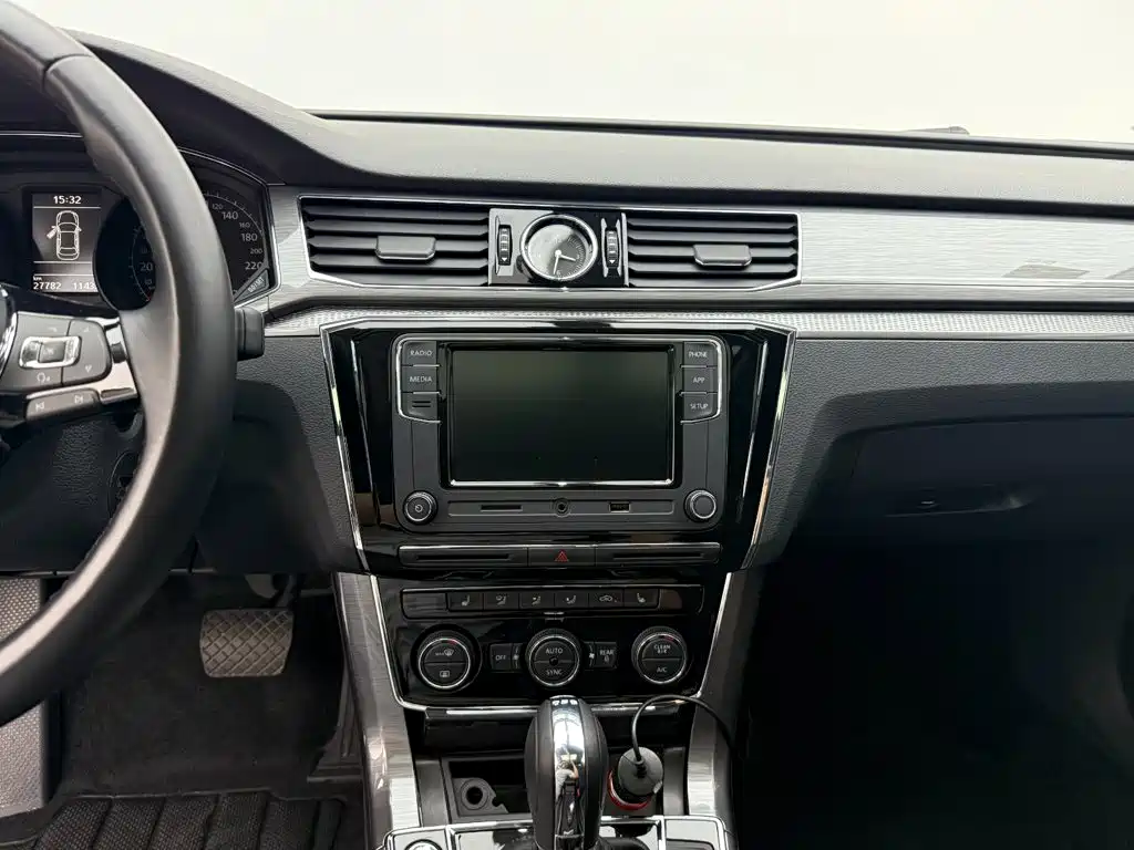 Volkswagen Passat — миниатюра 9